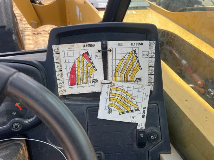 2018-caterpillar-tl1055d-image-33