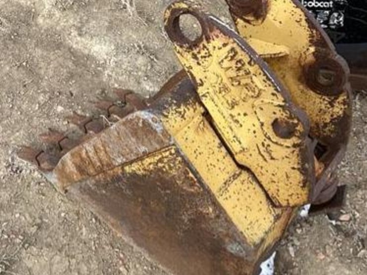 18"-bucket-with-quick-coupler-image-3