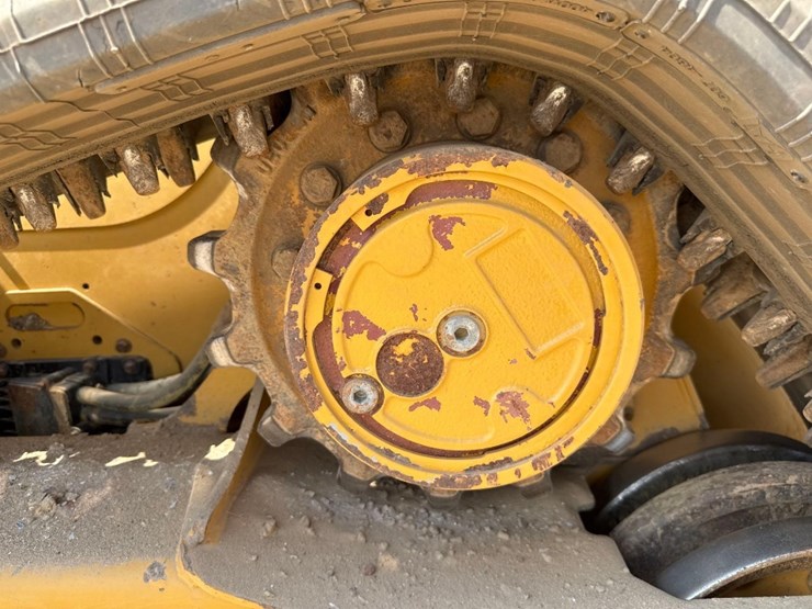 2023-caterpillar-259d3-image-10