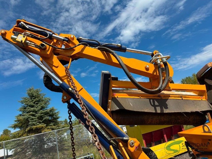 2014-trackless-model-mt6-with-numerous-like-new-attachments-image-53