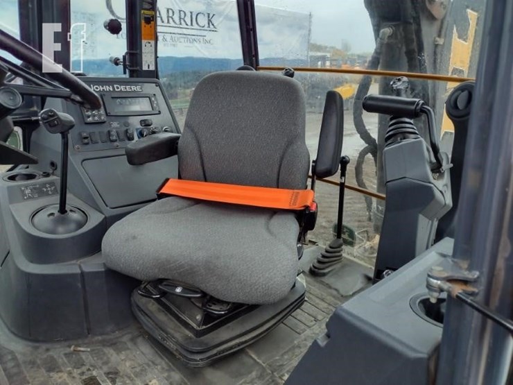 2019-deere-410l-image-16