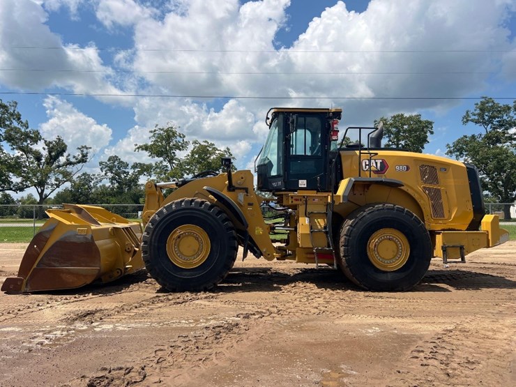 2022-caterpillar-980-image-1