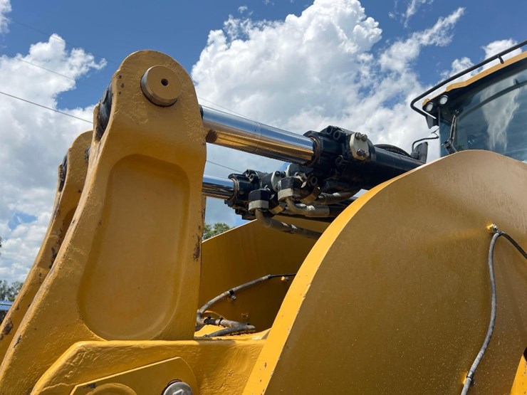 2022-caterpillar-980-image-11