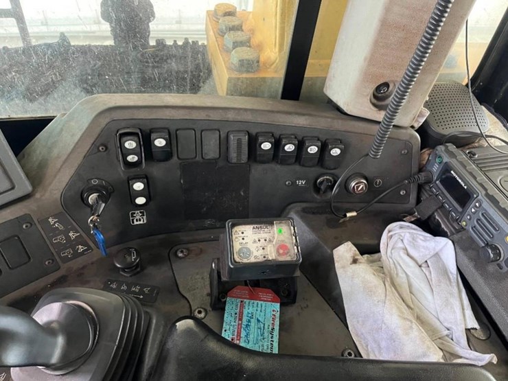 2017-caterpillar-d11t-image-33