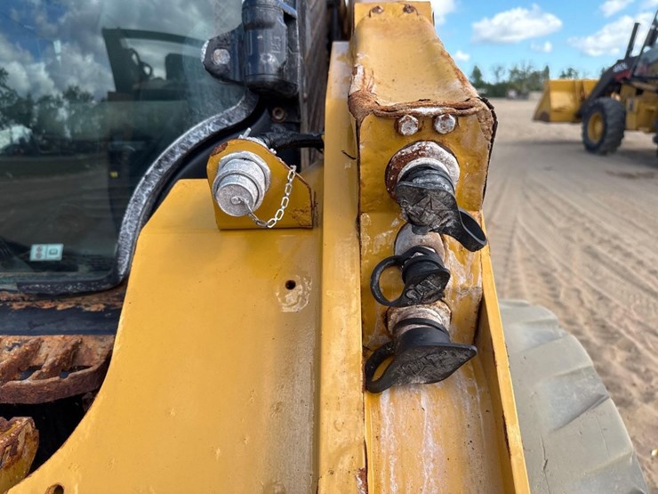 2021-caterpillar-262d3-image-18