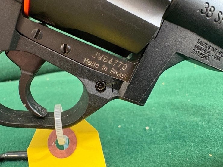 taurus-protector-poly-38-spl-revolver-image-4
