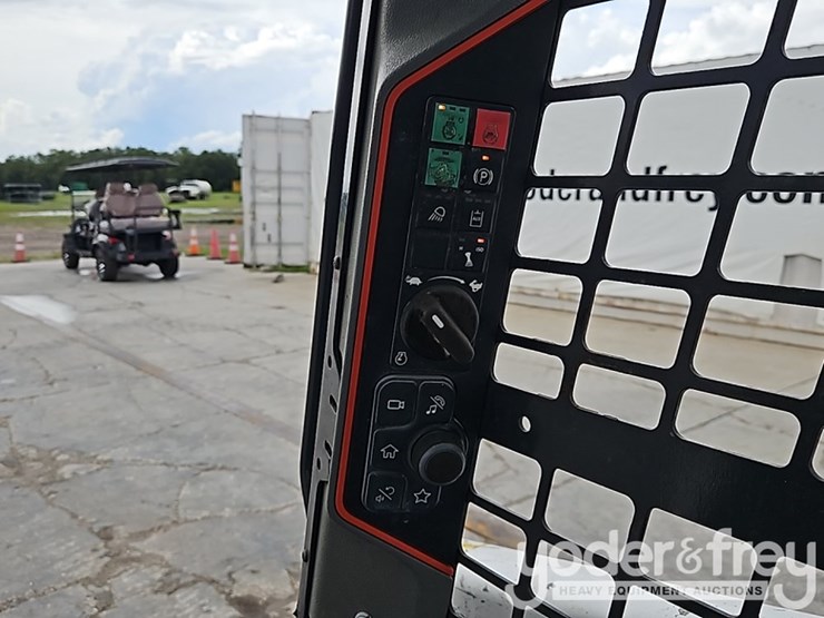 2021-bobcat-t76-image-29
