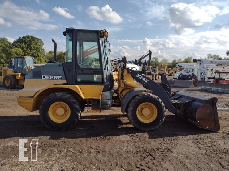 2015-deere-324k-image-3