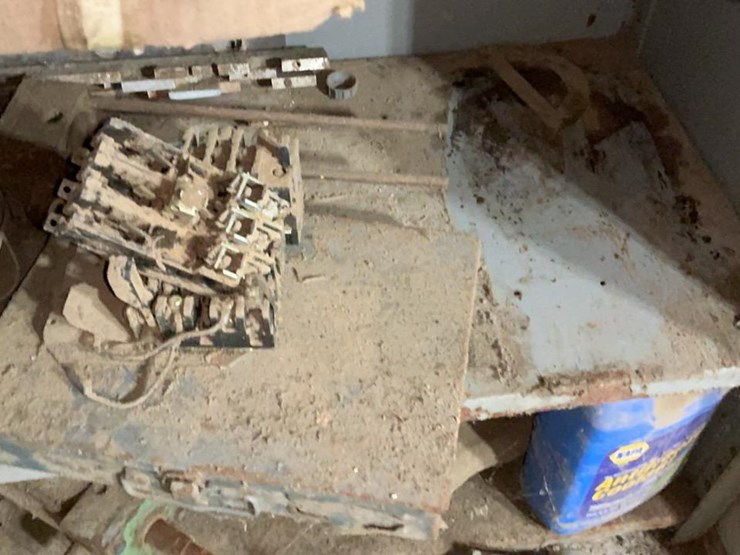 #150-•-parts-shelf-and-contents-image-31