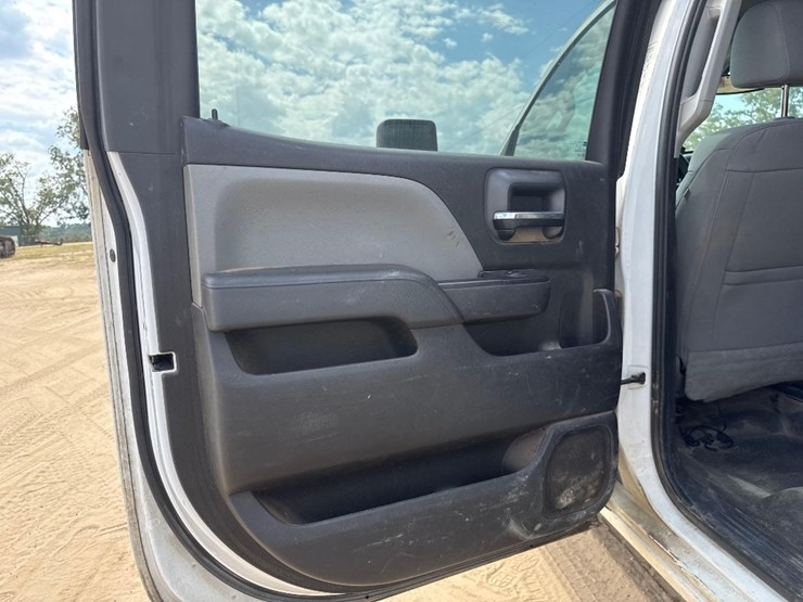 2016-chevrolet-3500hd-image-24