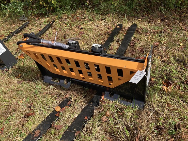 wolverine-pfa-11-3300g-skid-steer-hydraulic-pallet-forks-image-1