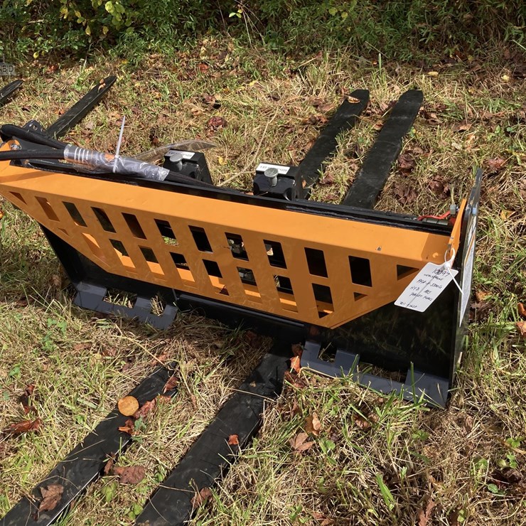 WOLVERINE PFA-11-3300G SKID STEER HYDRAULIC PALLET FORKS