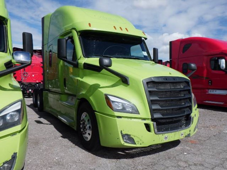 2023-freightliner-cascadia-126-image-3