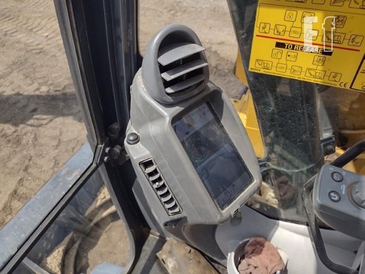 2019-deere-135g-image-9