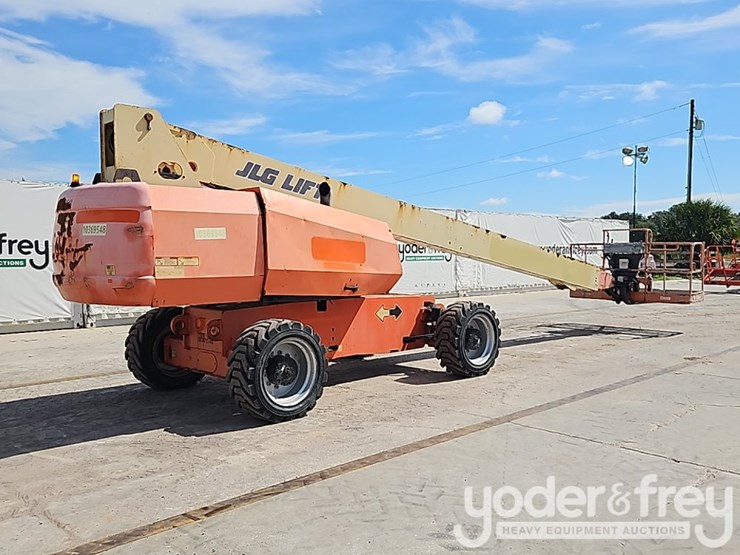 2015-jlg-800s-image-4