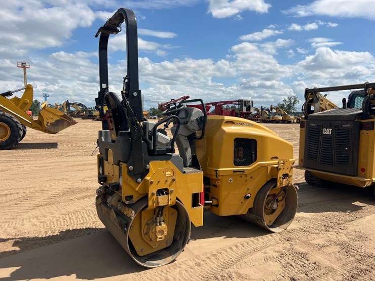 2021-caterpillar-cb2.7-image-4