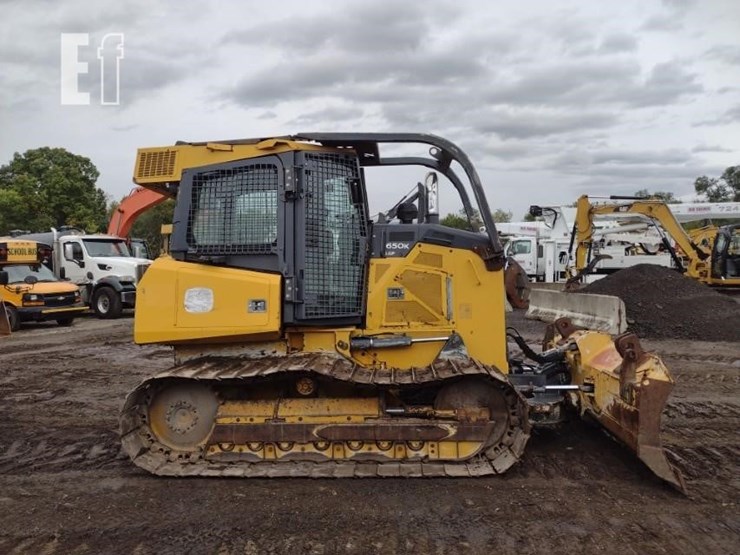 2017-deere-650k-lgp-image-3