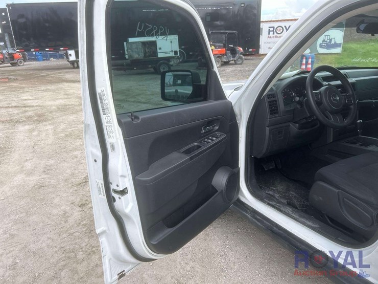 2012-jeep-liberty-image-11