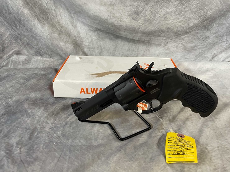 #4784-•-taurus-44-tracker-44-rem-mag-revolver,-sn:-ael817409-image-1
