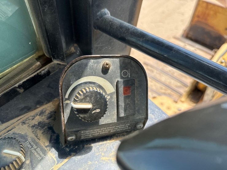 2007-deere-700j-xlt-image-27