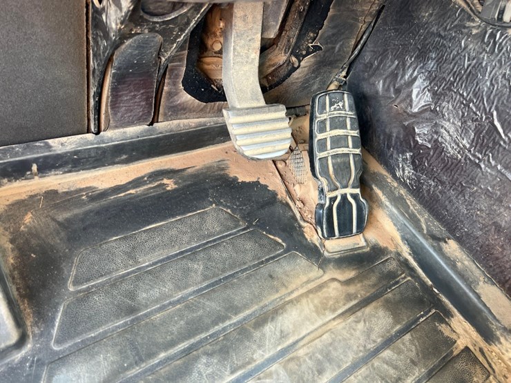 2018-caterpillar-745-image-34