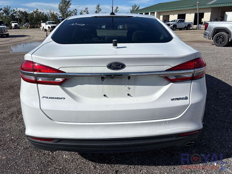 2017-ford-fusion-hybrid-sedan-image-18