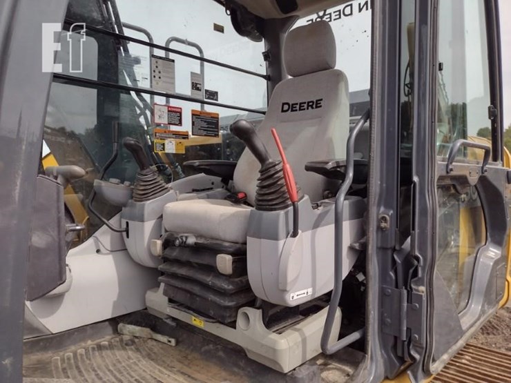2017-deere-130g-image-12