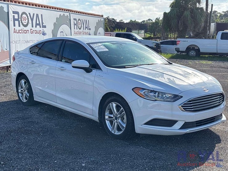 2018-ford-fusion-hybrid-sedan-image-2