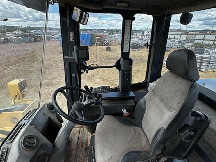 2014-deere-624k-image-8