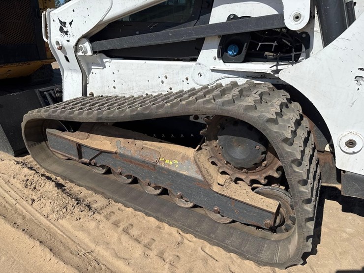 2022-bobcat-t770-image-9