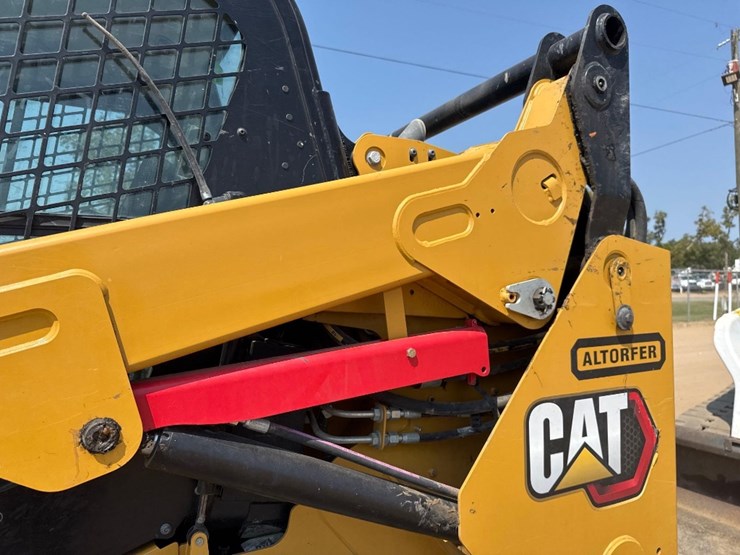 2023-caterpillar-259d3-image-23