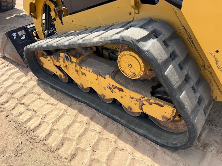 2020-caterpillar-259d3-image-22
