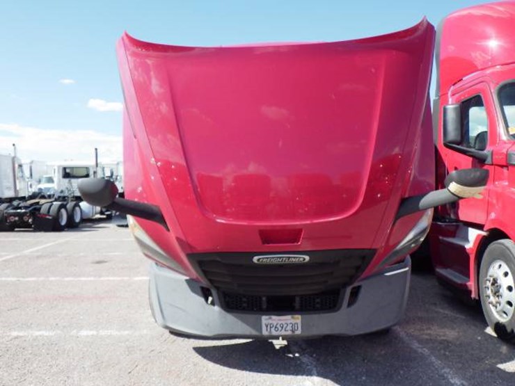 2019-freightliner-cascadia-126-image-17