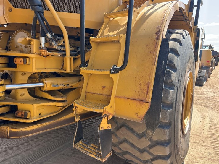 2018-caterpillar-745-image-18