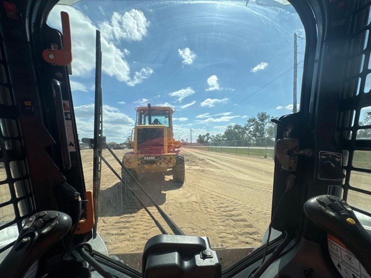 2020-bobcat-t770-image-23