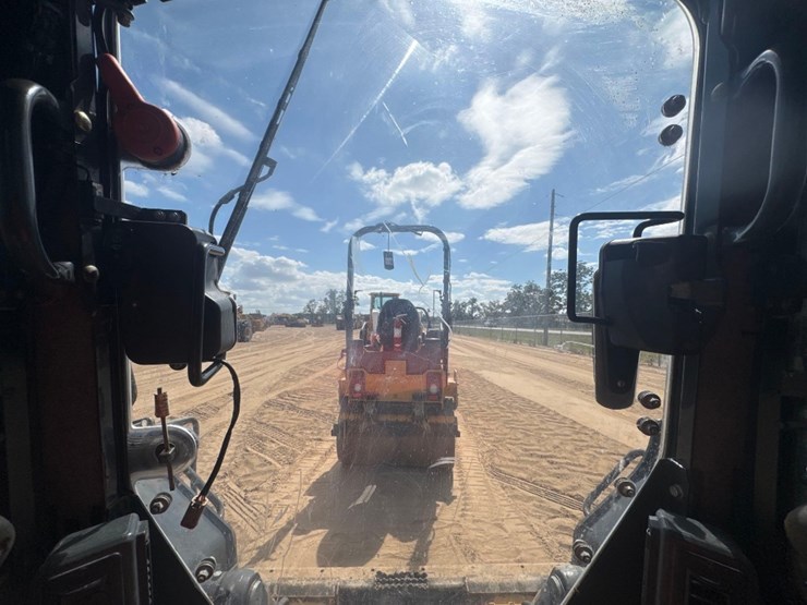 deere-333g-image-24