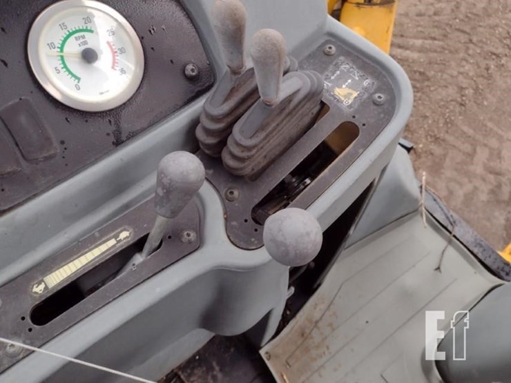 2004-caterpillar-416d-image-11