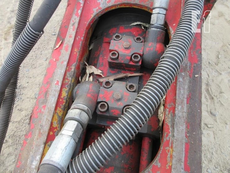 caterpillar-330-image-4