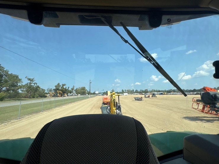 john-deere-8r-310-image-36