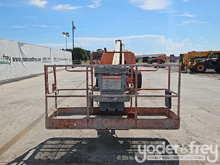 2015-jlg-800s-image-10