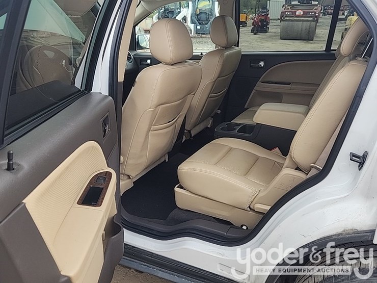 2008-ford-taurus-x-image-17