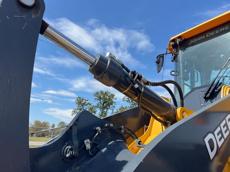 2021-deere-624p-image-12