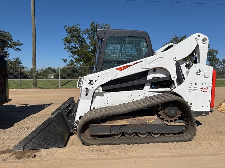 2022-bobcat-t770-image-1