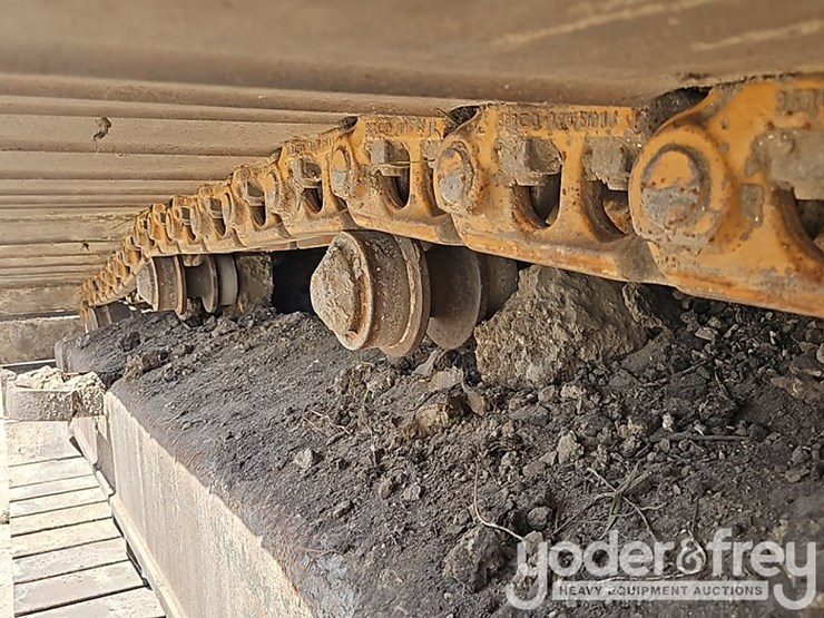 2015-komatsu-pc210-lc-10-image-24