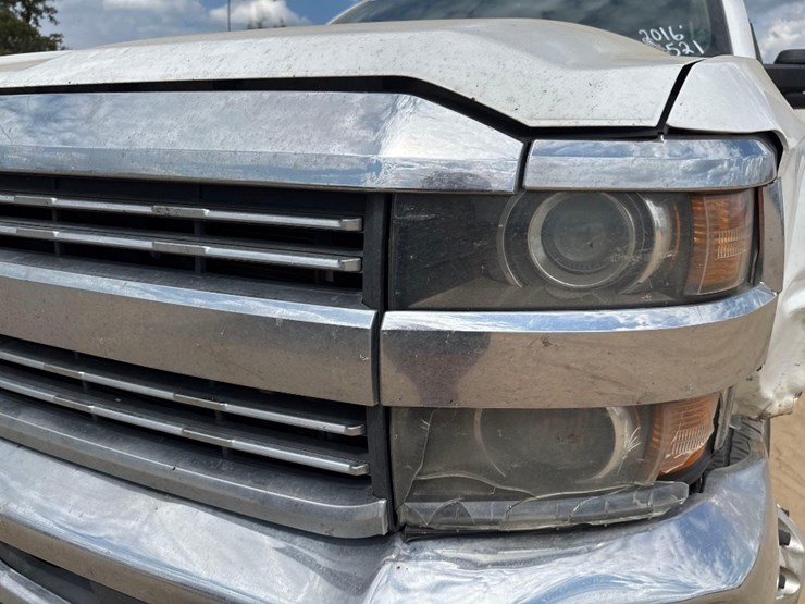 2016-chevrolet-3500hd-image-26