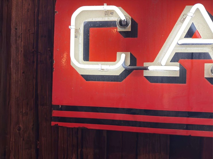 case-neon-image-3