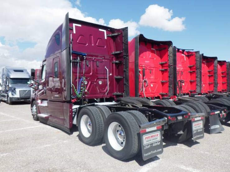 2021-freightliner-cascadia-126-image-9