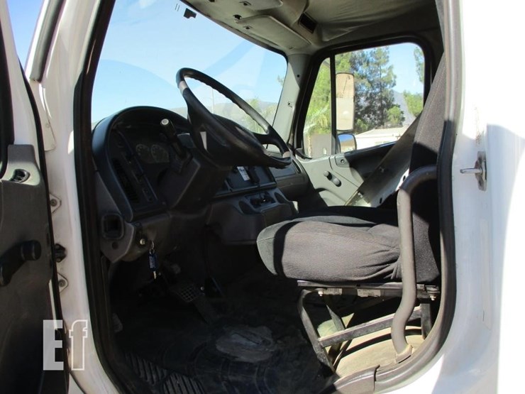 2012-freightliner-business-class-m2-106-image-7