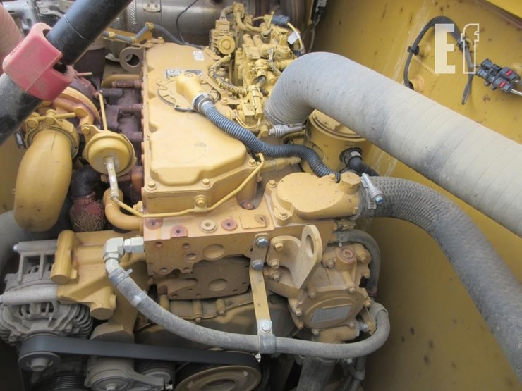 2018-caterpillar-320-image-6
