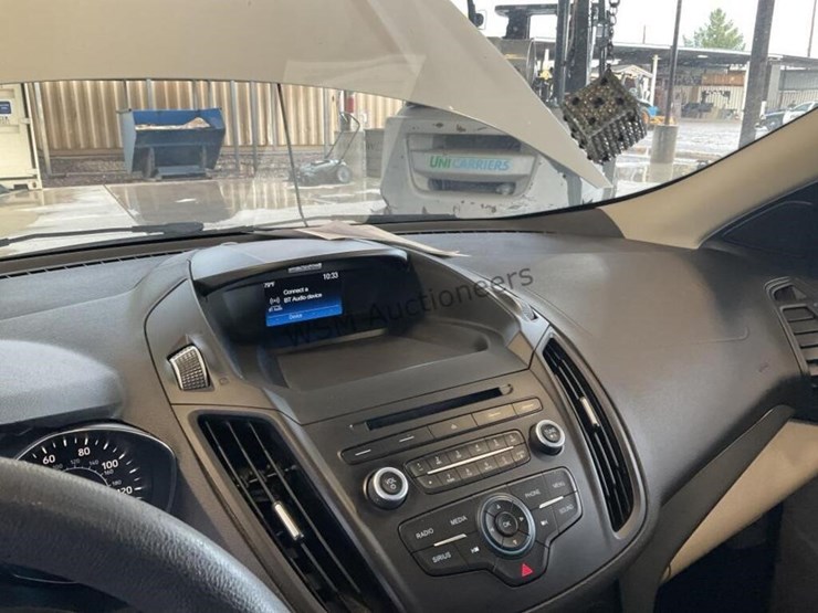 2017-ford-escape-se-image-16
